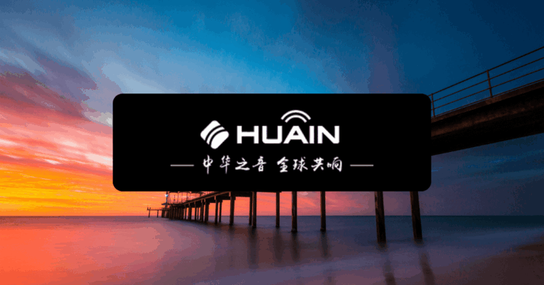 Logo thương hiệu HUAIN cùng khẩu hiệu bằng tiếng Trung, nền là hoàng hôn rực rỡ bên bờ biển và cầu cảng.