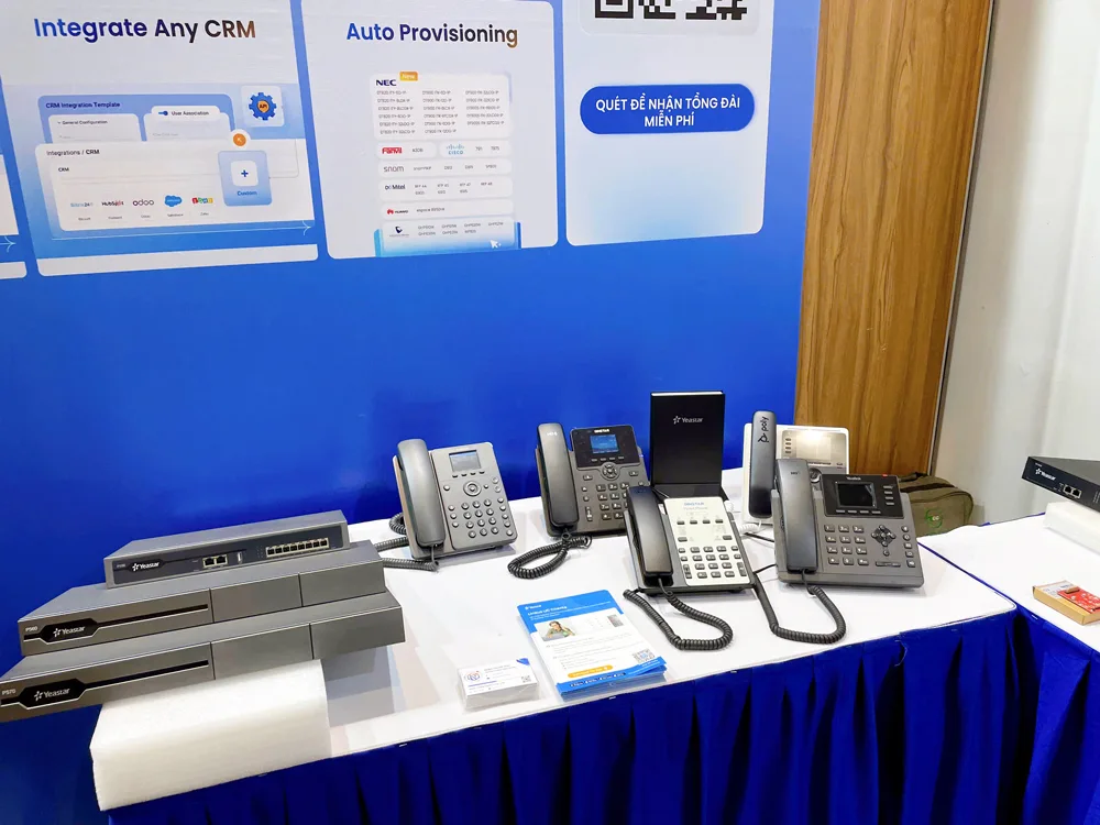 Các khu vực demo sản phẩm được bố trí khoa học, giúp khách tham quan dễ dàng tiếp cận và khám phá những giải pháp tổng đài IP tiên tiến.