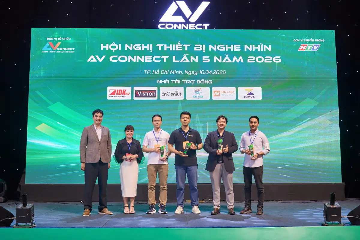 Đại diện Ngọc Thiên nhận kỷ niệm chương từ Ban Tổ chức AV Connect lần 5 năm 2026 với vai trò Nhà tài trợ Đồng.