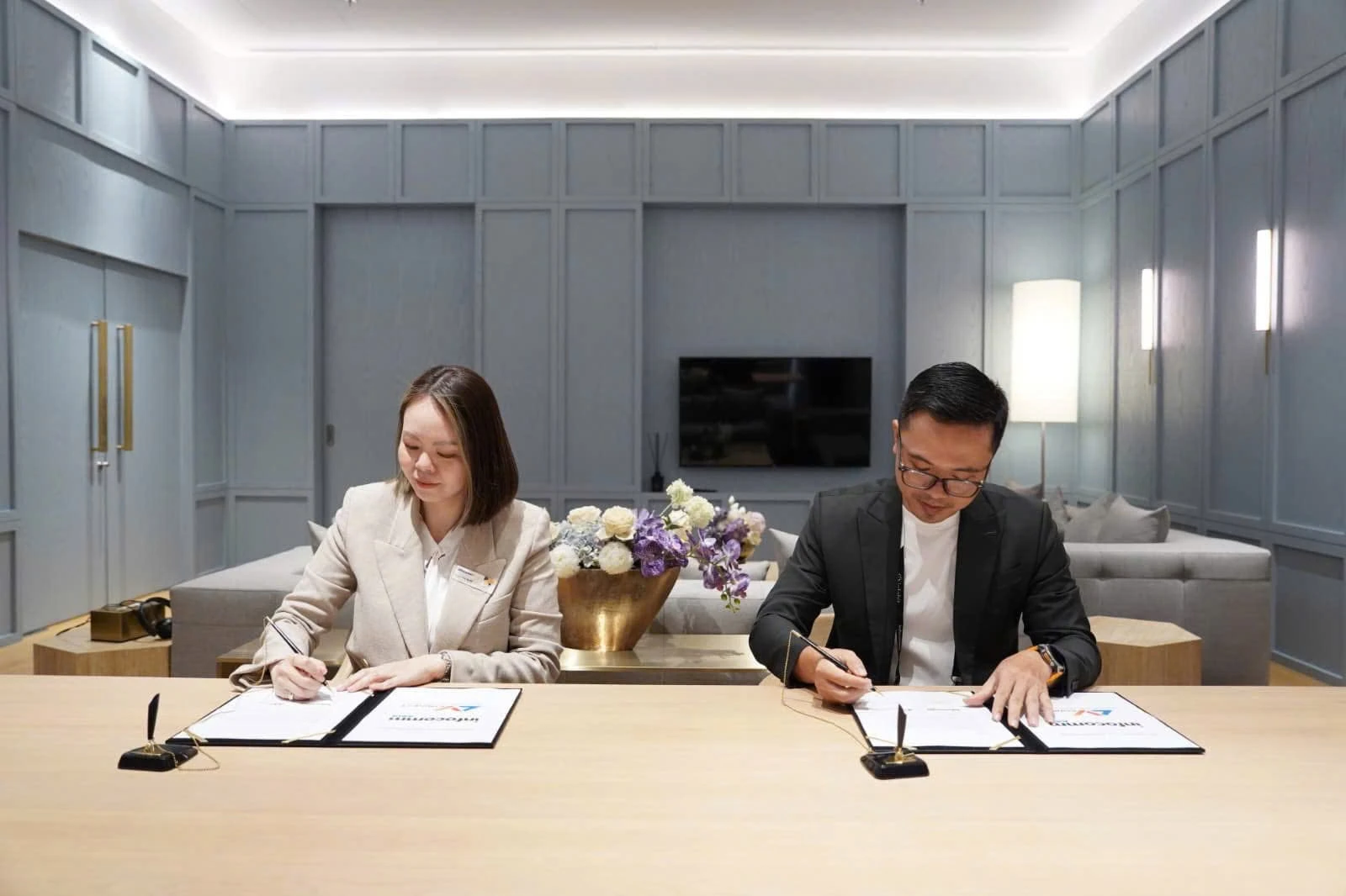 Sự ký kết giữa AV Connect với InfoComm Asia